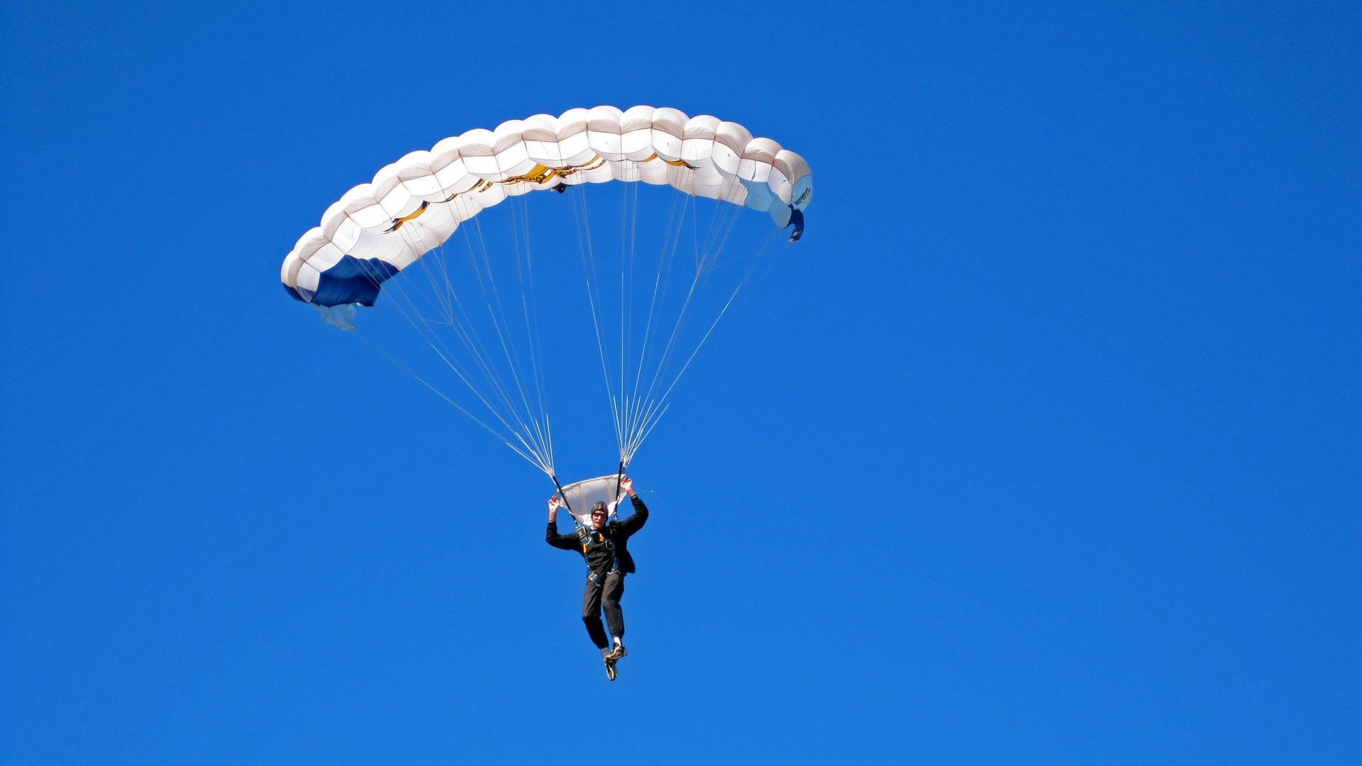 Messaoudi 擅长进攻与防守，身高 215cm 驱动队伍节奏，messi球员